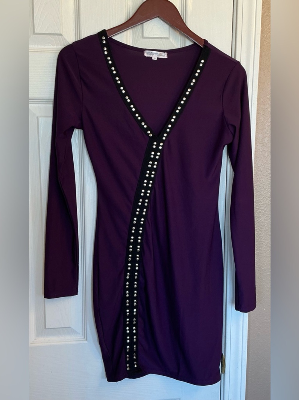 Mujer Moderna Studded V-Neck Deep Purple Long-Sleeve Women's Dress Size Medium